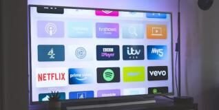 Todos los trucos para ver gratis películas, canales de televisión y pódcast en Internet