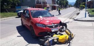 Motociclista herida al ser impactada por un automóvil