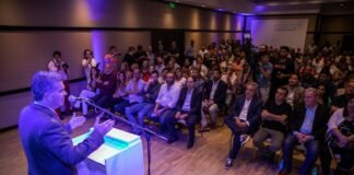 Capitanich presentó su libro «Argentina merece Más» en Catamarca