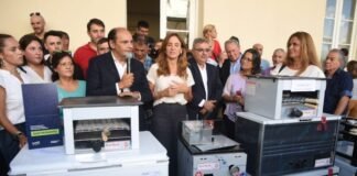 Entrega de herramientas para emprendedores de la Capital