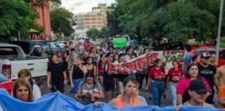 Los estudiantes coparon la Plaza 25 de Mayo pidiendo por refacciones urgentes