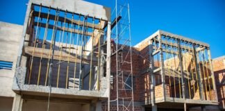 Raúl Jalil recorrió el avance de obra del nuevo edificio del Tribunal de Cuentas