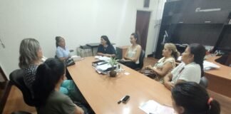 Reunión con vecinos y personal del Caps Farías Taire