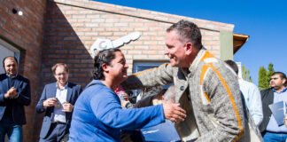 Raúl Jalil y Fidel Sáenz entregaron viviendas en Santa Maria Fidel Sáenz