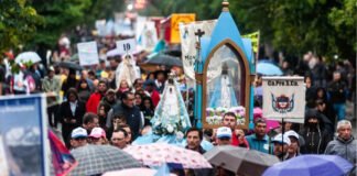Una multitud acompañó a la Virgen del Valle bajo la lluvia