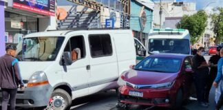 Choque en pleno centro y caos en el tránsito