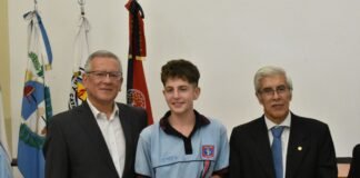 El Ministerio de Ciencia e Innovación Tecnológica entregó más de 4 millones de pesos en kits de dibujo técnico a la ENET Nº 1