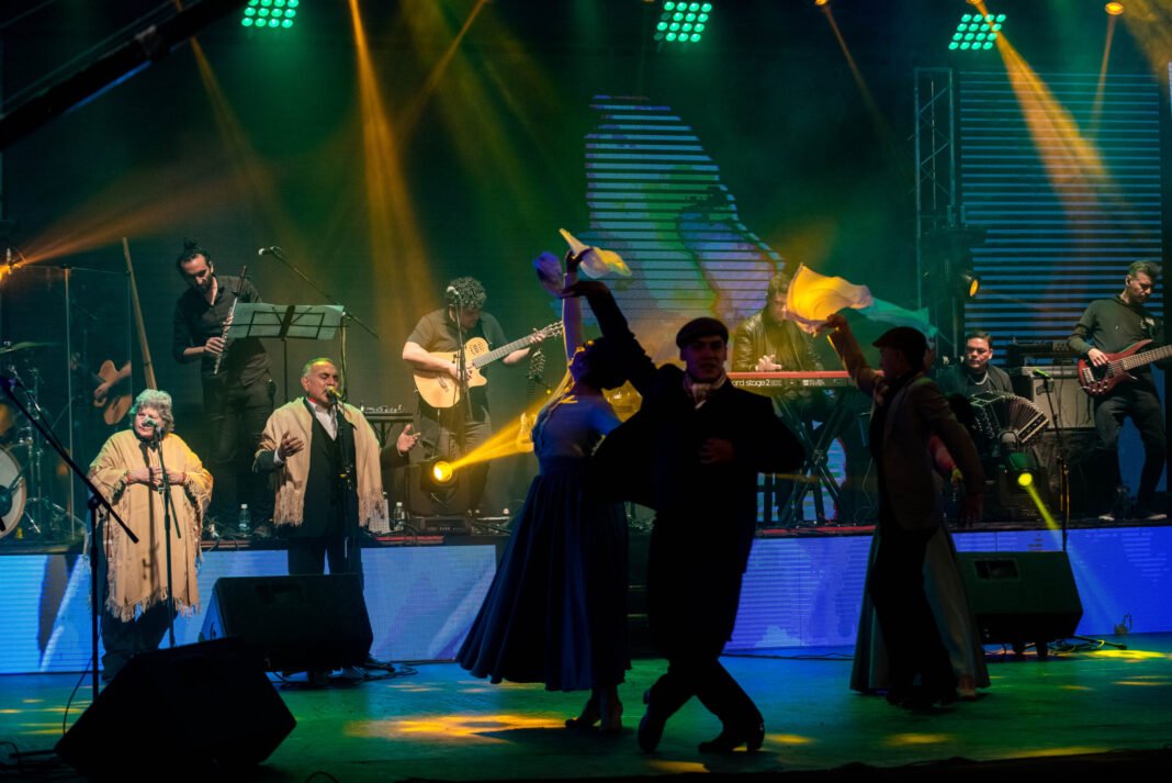 Poncho 2023: Convocatoria a locutores y artistas regionales