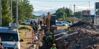Raúl y Gustavo recorrieron el avance de obra de las cloacas en el Loteo Parque Sur