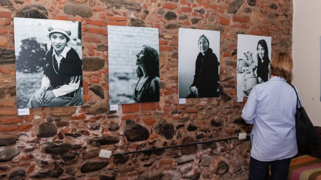 Se inauguró la muestra “Catamarqueñas” en la Casa de la Cultura