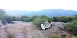 Conductor y acompañante, heridos tras un vuelco