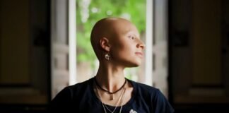 Aisha Yoma, joven cantante que cautiva con su voz y talento