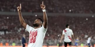 Con un penal en el tiempo adicional, River Plate derrotó 1-0 a Boca Juniors en un clásico que terminó con un show de expulsados