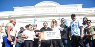 Gran celebración popular con el corazón celeste y blanco