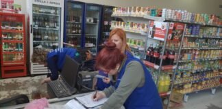 Multan a supermercado chino por ofrecer productos vencidos para la venta