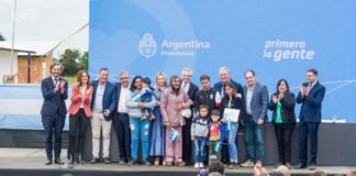 Raúl y el presidente Alberto Fernández entregaron nuevas viviendas en Los Altos