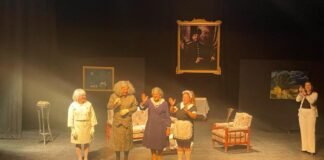 Reunión de té con masitas estrenó a sala llena en el Girardi