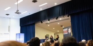 Mariana Enríquez brindó un taller de escritura y exploró los vínculos del terror con lo real