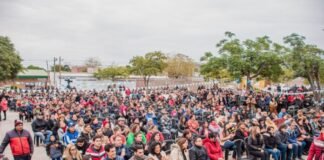 Raúl Jalil entregó decretos de adjudicación en el barrio Santa Marta