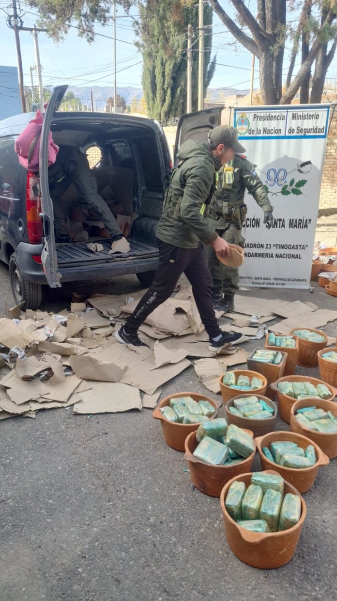 Trasladaba dentro de vasijas de barro más de 80 kilos de hojas de coca