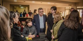 En la previa de la Fiesta del Poncho, Raúl compartió un desayuno con los artesanos