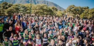 Fray Mamerto Esquiú inauguró su primera cancha de hockey de césped sintético