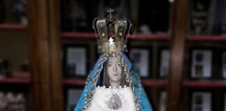 La Patrona Nacional del Turismo estrena un manto alusivo a la Fiesta del Poncho