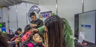 Las y los Jóvenes visitan el Stand de la Secretaria de Políticas Juveniles en el Poncho 2023