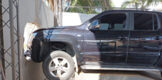 Llevó la Amarok a lavar y se la chocaron