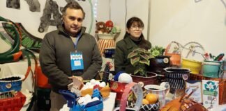 Poncho 2023: emprendedores muestran sus artesanías en base a neumáticos reciclados