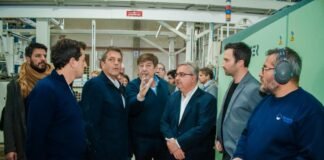 Raúl y el ministro Sergio Massa recorrieron fábrica textil y se reunieron con industriales
