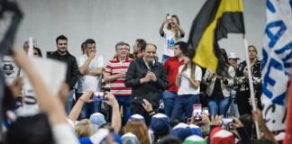 Gran acompañamiento de dirigentes y militancia al Intendente Gustavo Saadi Gustavo Saadi, Militancia