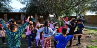 Con circo, magia, juegos y senderismo, los niños iniciaron sus festejos en la Capital