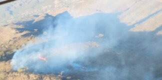 INCANSABLE LUCHA CONTRA EL FUEGO DE BRIGADISTAS EN EL AMBATO