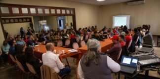 Se realizó una Mesa Debate con funcionarios provinciales, dirigentes políticos y organizaciones sociales de la Economía Social y Solidaria