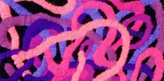 Carolina Paradela inaugura la muestra textil «Amuletos»