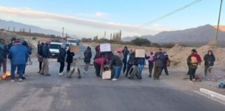 Corte de ruta nacional 40 por parte de becados que buscan estabilidad laboral