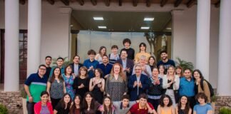 El Gobernador Raul recibió a estudiantes del Colegio Nacional de Buenos Aires