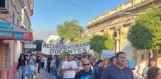 Frente de empleados públicos vuelve a manifestarse en contra del pago de bonos