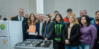Emprendedores recibieron elementos del “Banco de Máquinas y Herramientas”