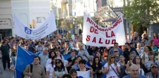 El Frente de Estatales marchó y cuestionó a los otros gremios