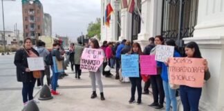 Mujeres profesionales protestaron frente al palacio Municipal