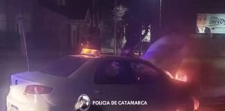 En Capital: un taxi sufrió una falla eléctrica y se incendió