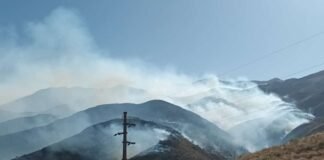 Continúan las tareas para atacar los incendios en las sierras de Ambato