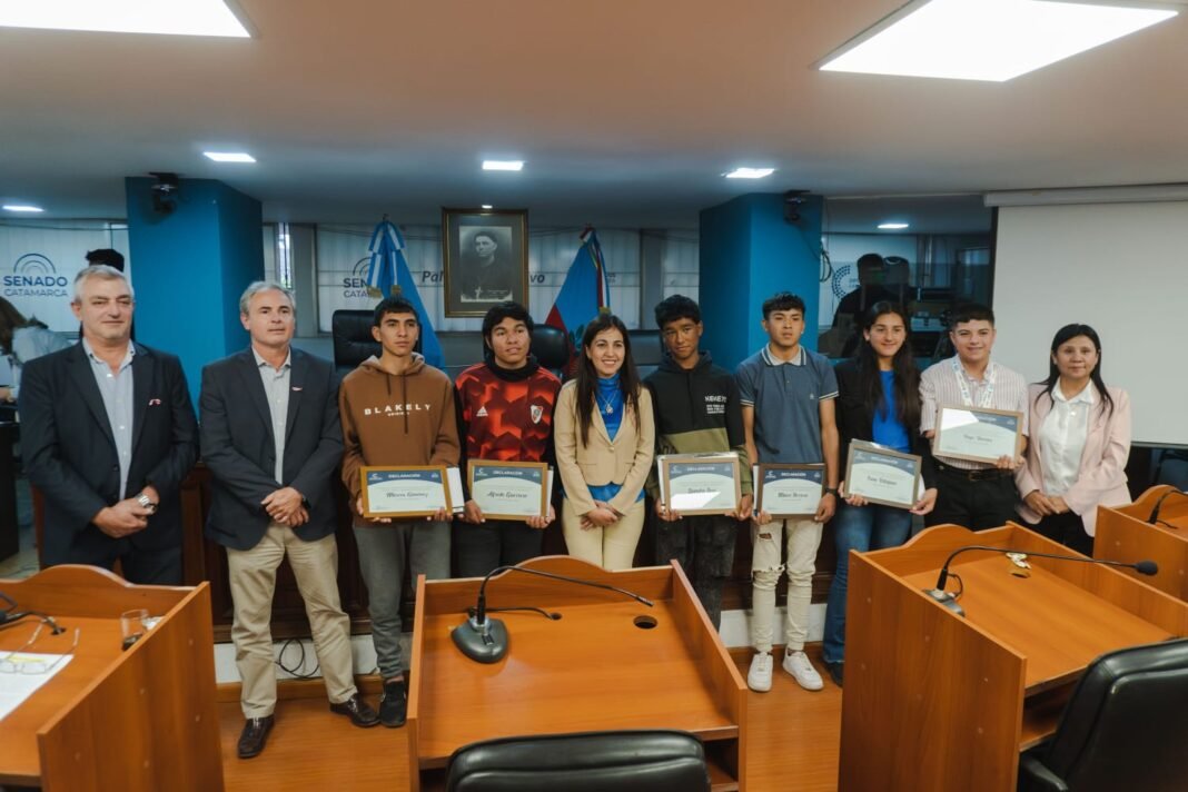 Jóvenes paclinenses fueron destacados por su participación en los Juegos Interescolares