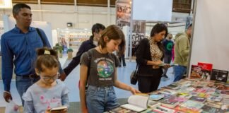 La Feria del Libro se despide este domingo con un recital de Hilda Lizarazu