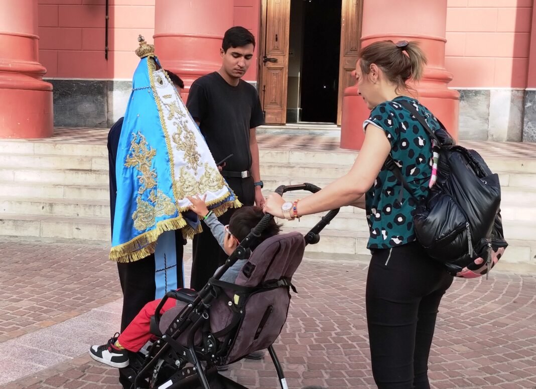 La Virgen visita la Dirección Provincial de Administración