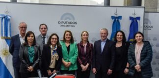 Manzi participó de una mesa de diálogo con el presidente de la OPS