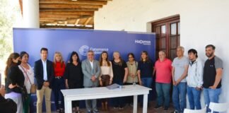 Tras 30 años de espera, familias del barrio Jorge Bermúdez acceden a la escritura