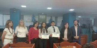 SENADO: Estudiantes de secundarias fueron premiados por el Senado de Catamarca